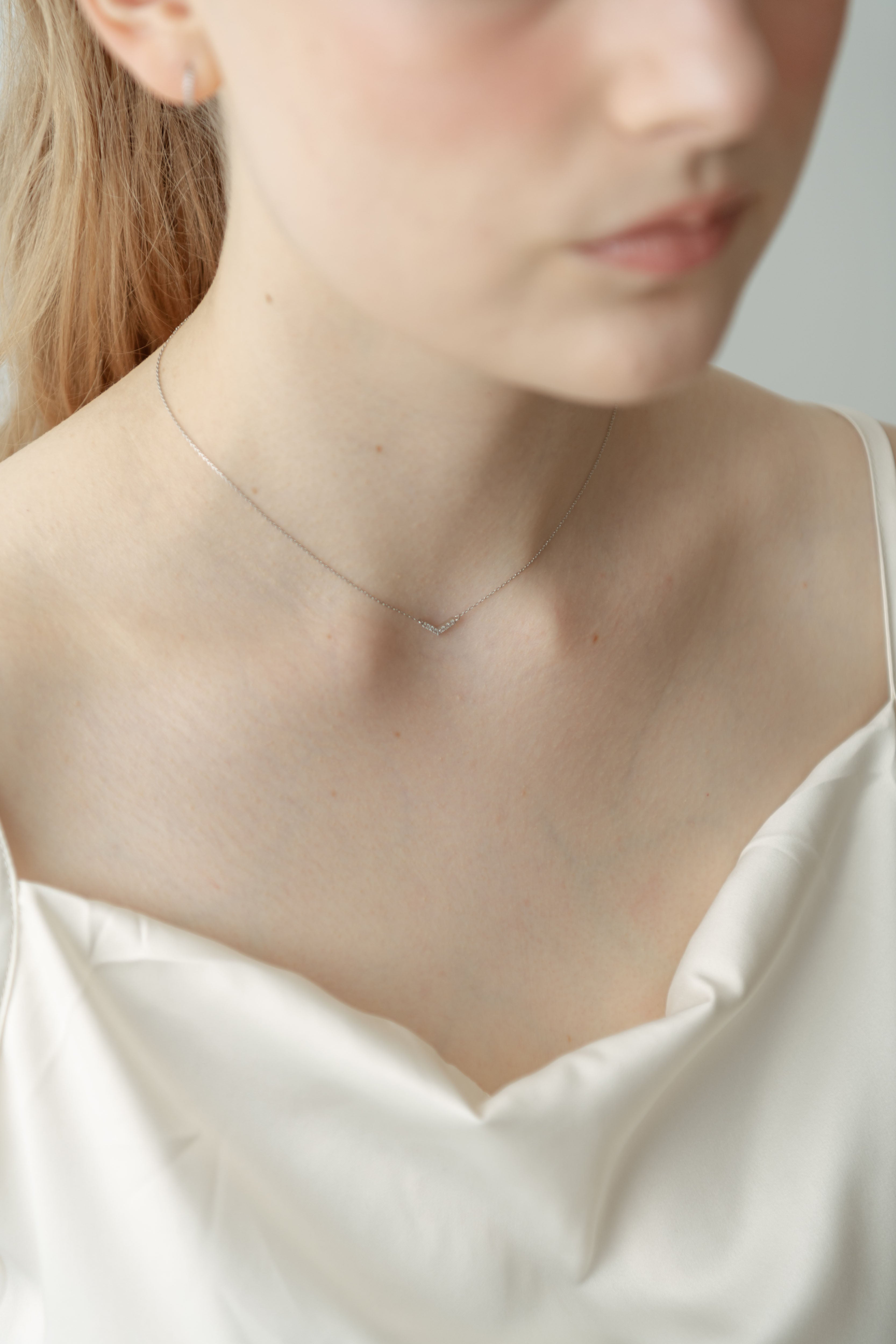 Nuance V Necklace  / Silver