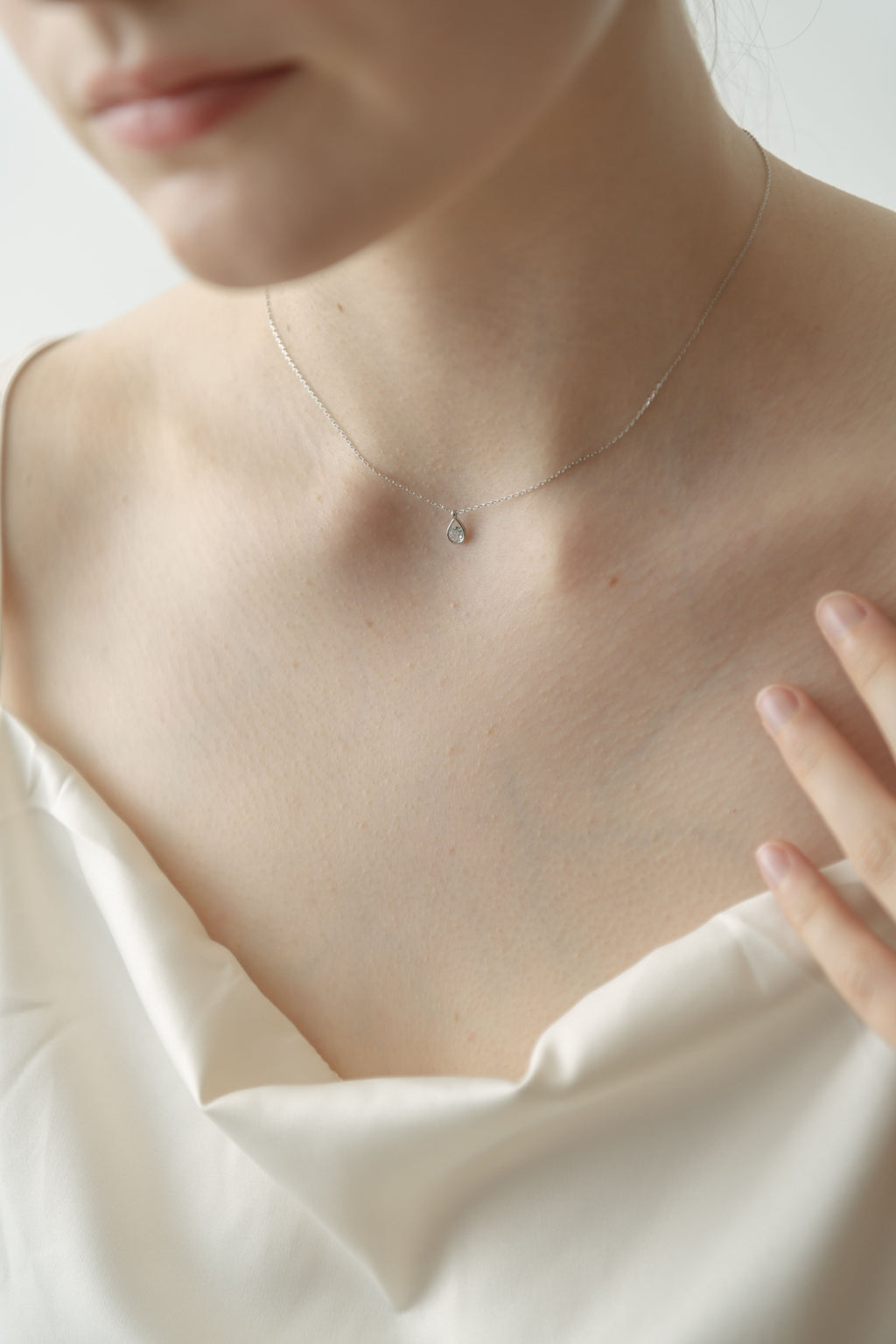 Drop Stone Necklace / Silver