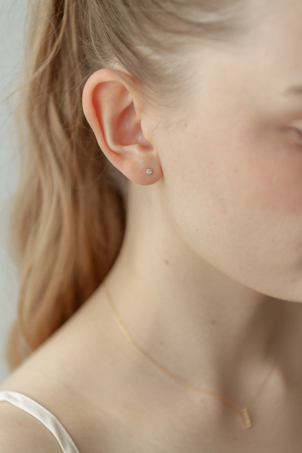 Tiny Stone Pierce / Gold