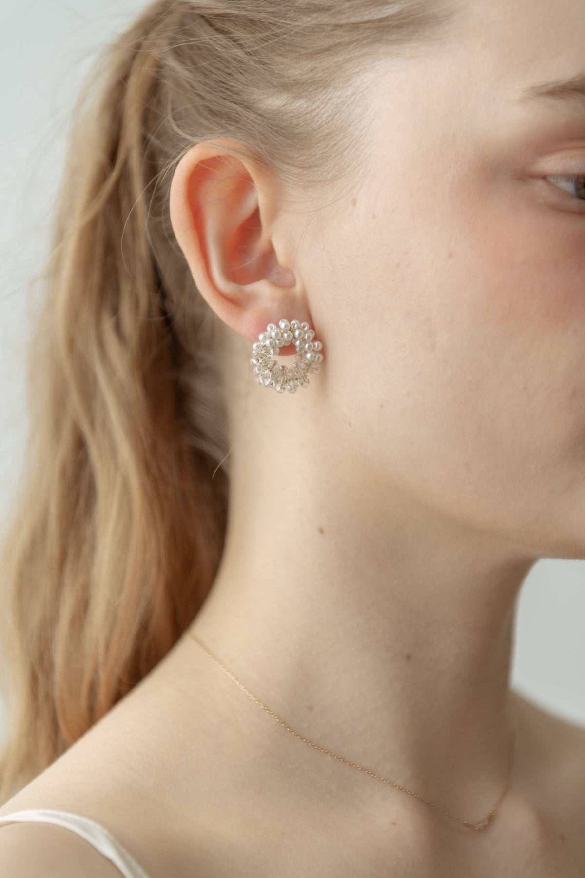 Pearl Glass Wreath Pierce / Gold