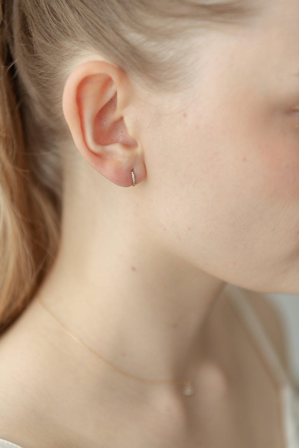 Stone Hoop Pierce / Gold