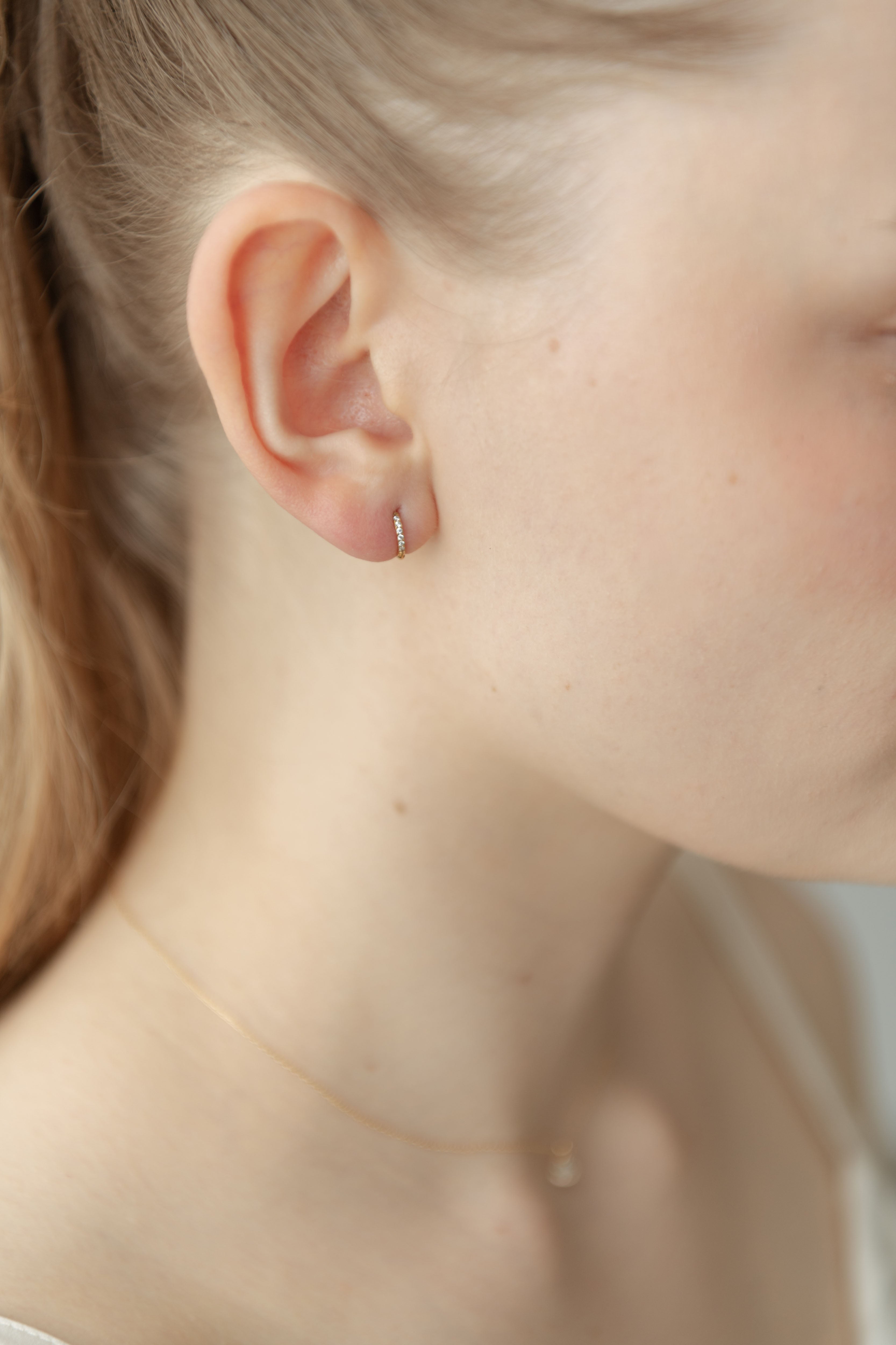 Stone Hoop Pierce / Gold