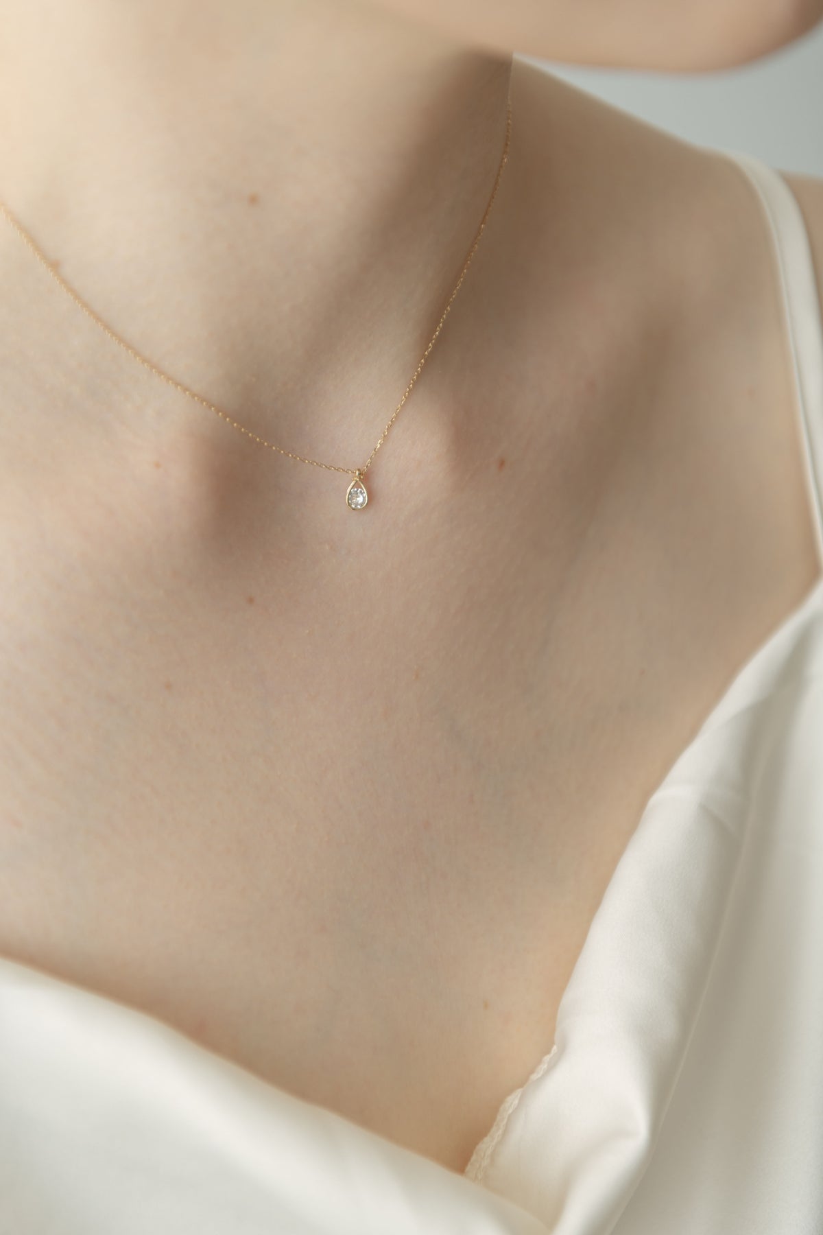 Drop Stone Necklace / Gold
