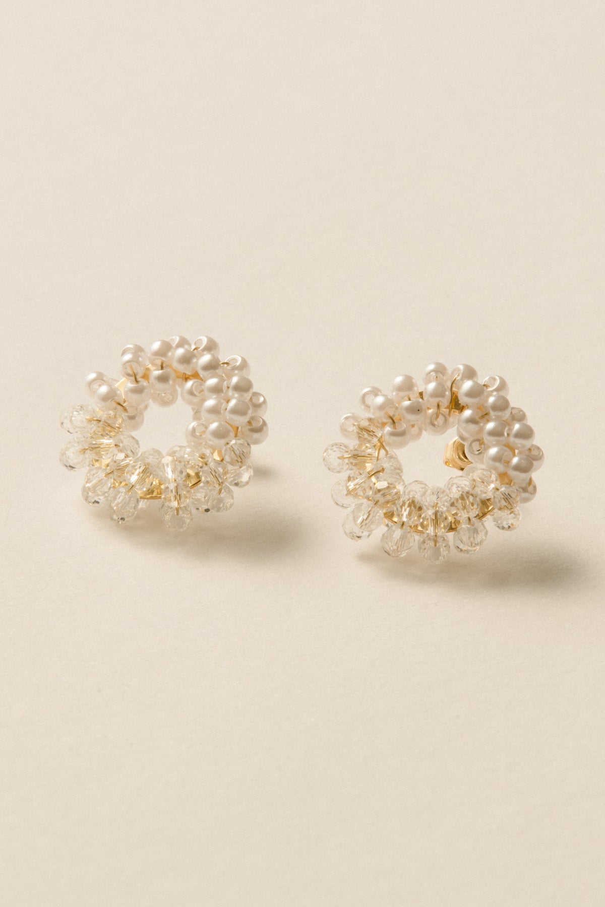Pearl Glass Wreath Pierce / Gold