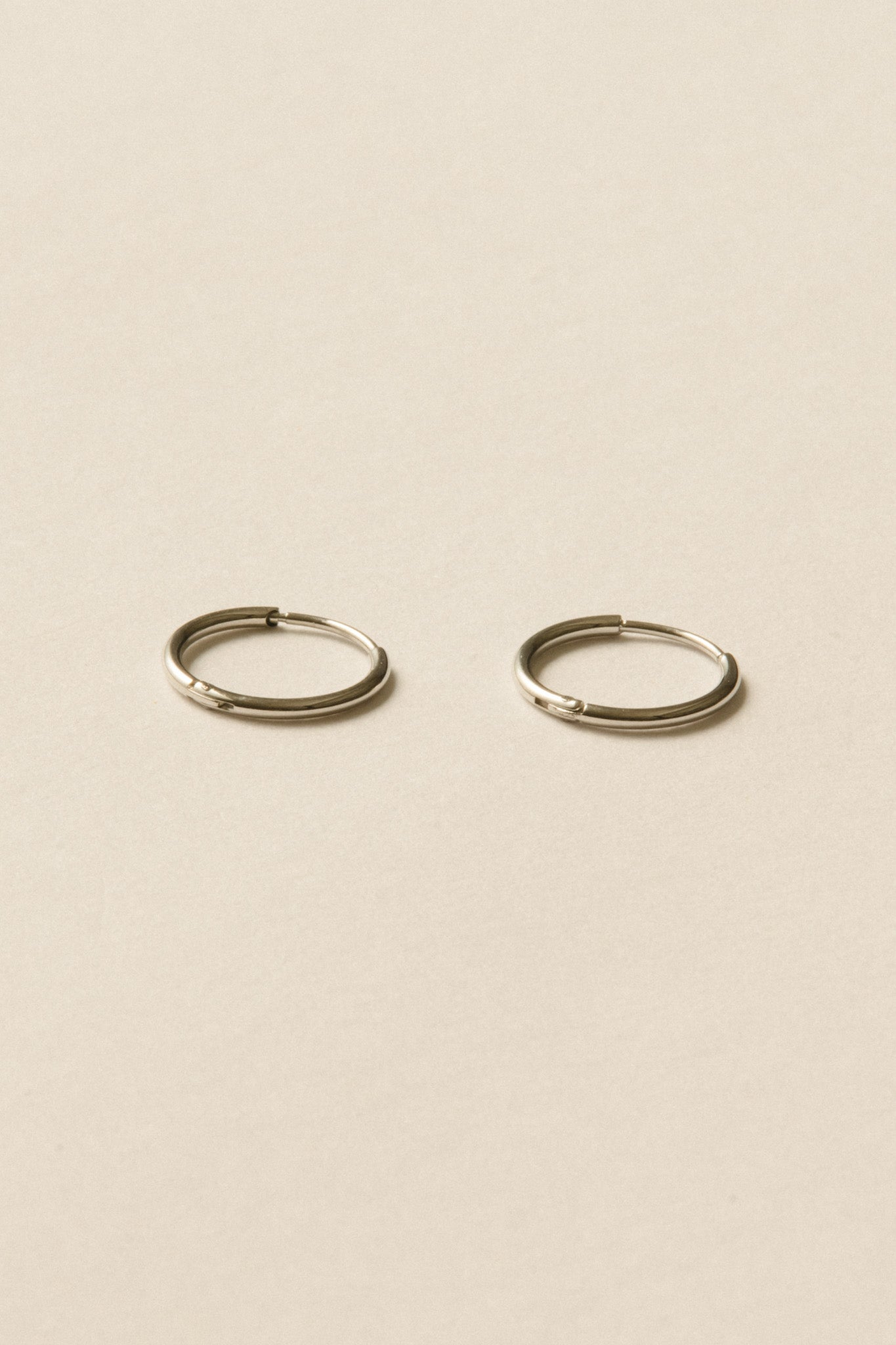 Thin Hoop Pierce / Silver