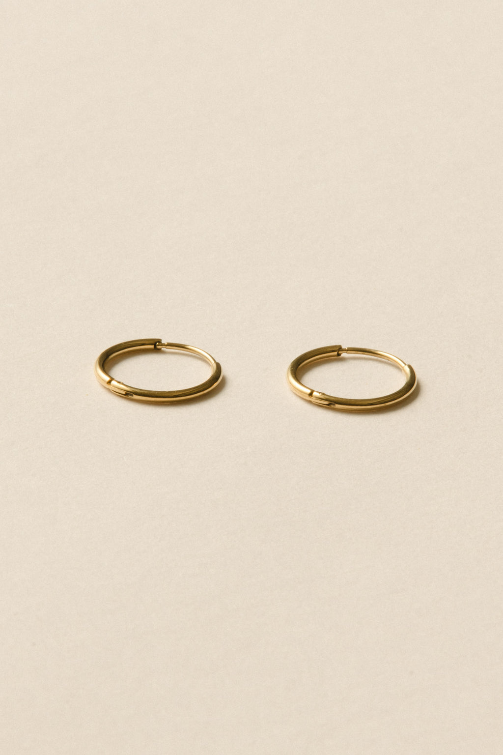 Thin Hoop Pierce / Gold