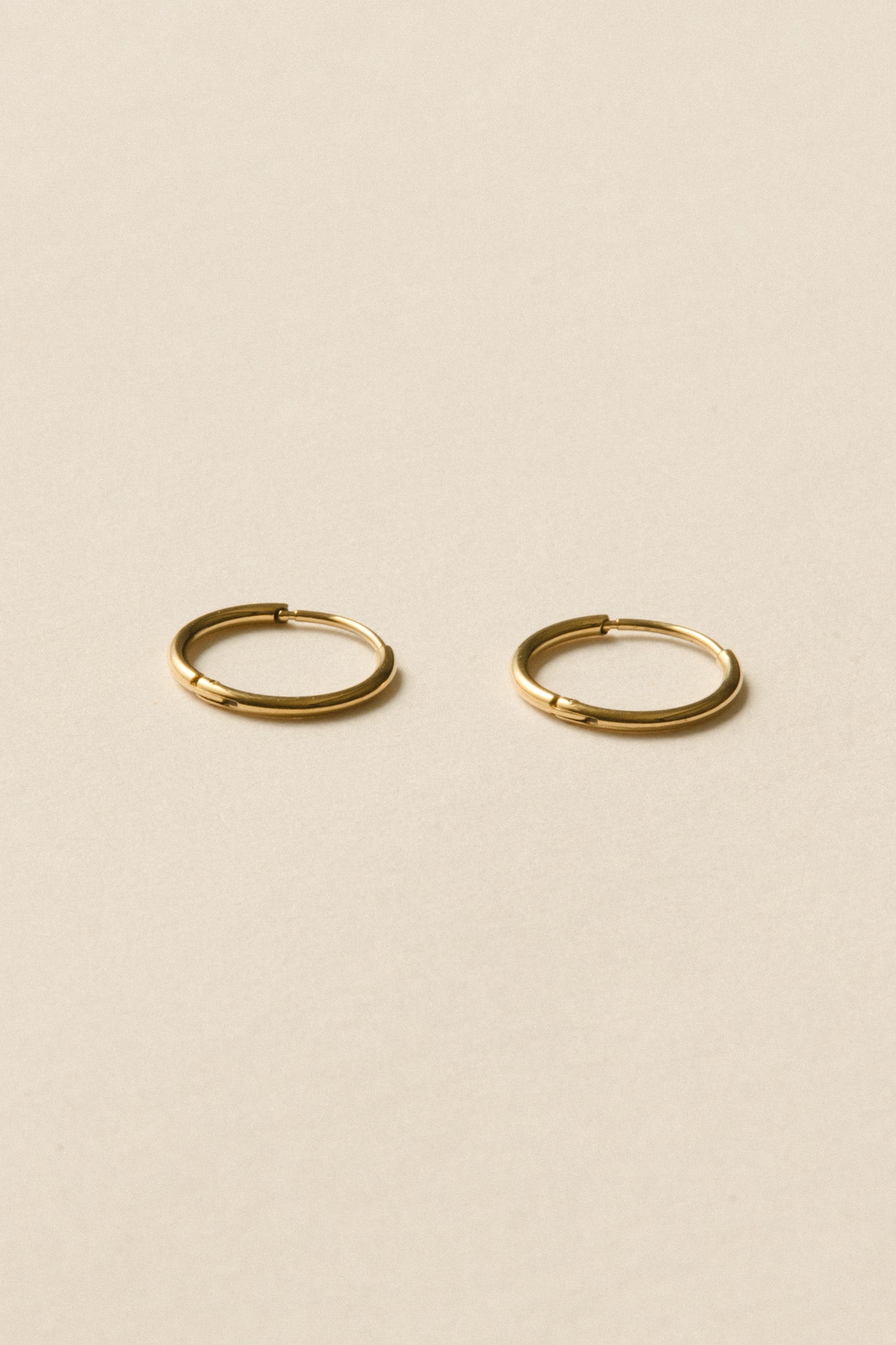 Thin Hoop Pierce / Gold