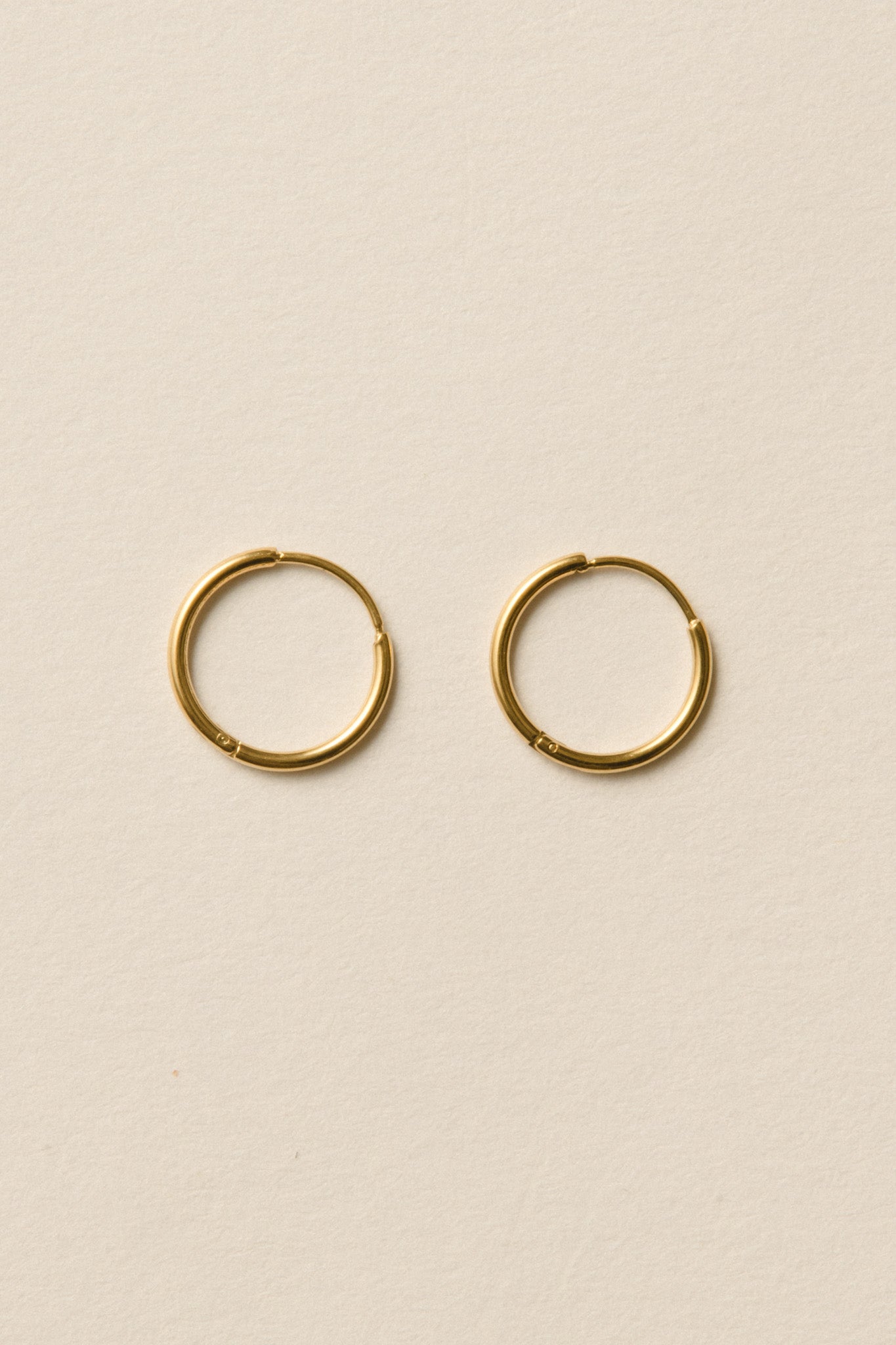 Thin Hoop Pierce / Gold