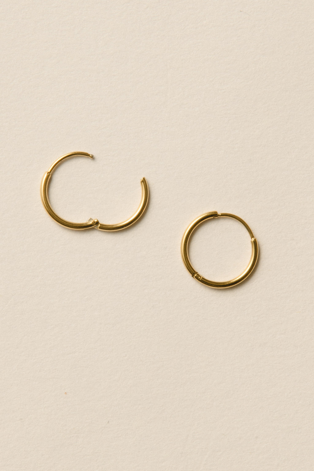 Thin Hoop Pierce / Gold