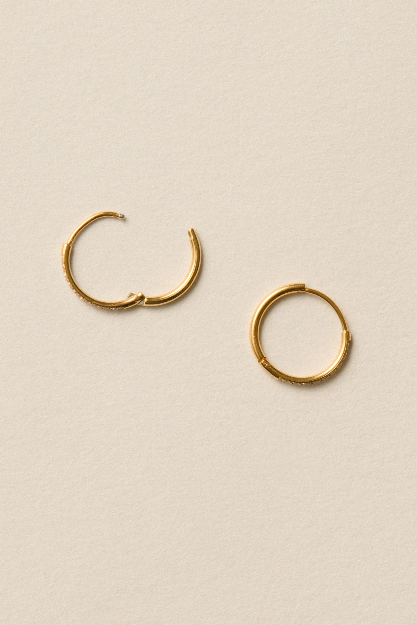 Stone Hoop Pierce / Gold