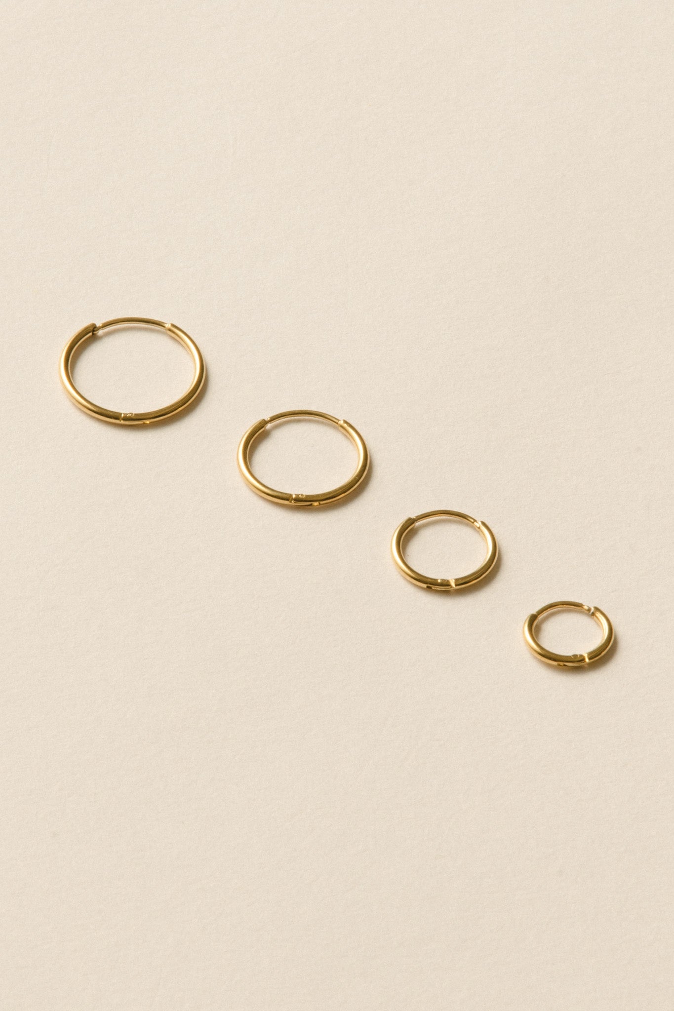 Thin Hoop Pierce / Gold